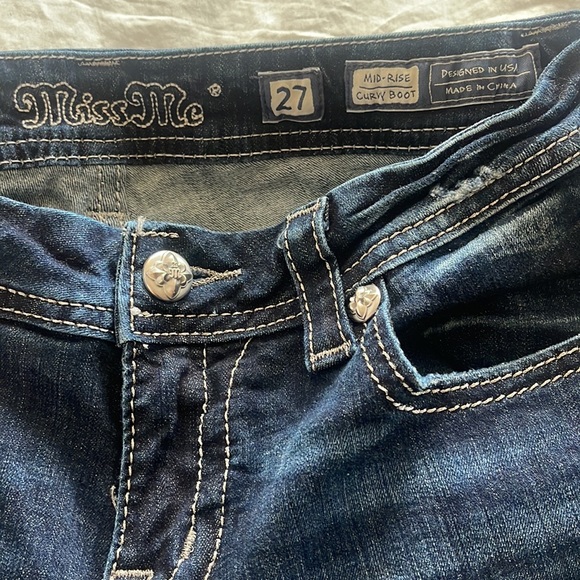 Super cute Miss Me jeans size 27, midrise with flare leg, perfect condition - Picture 5 of 8